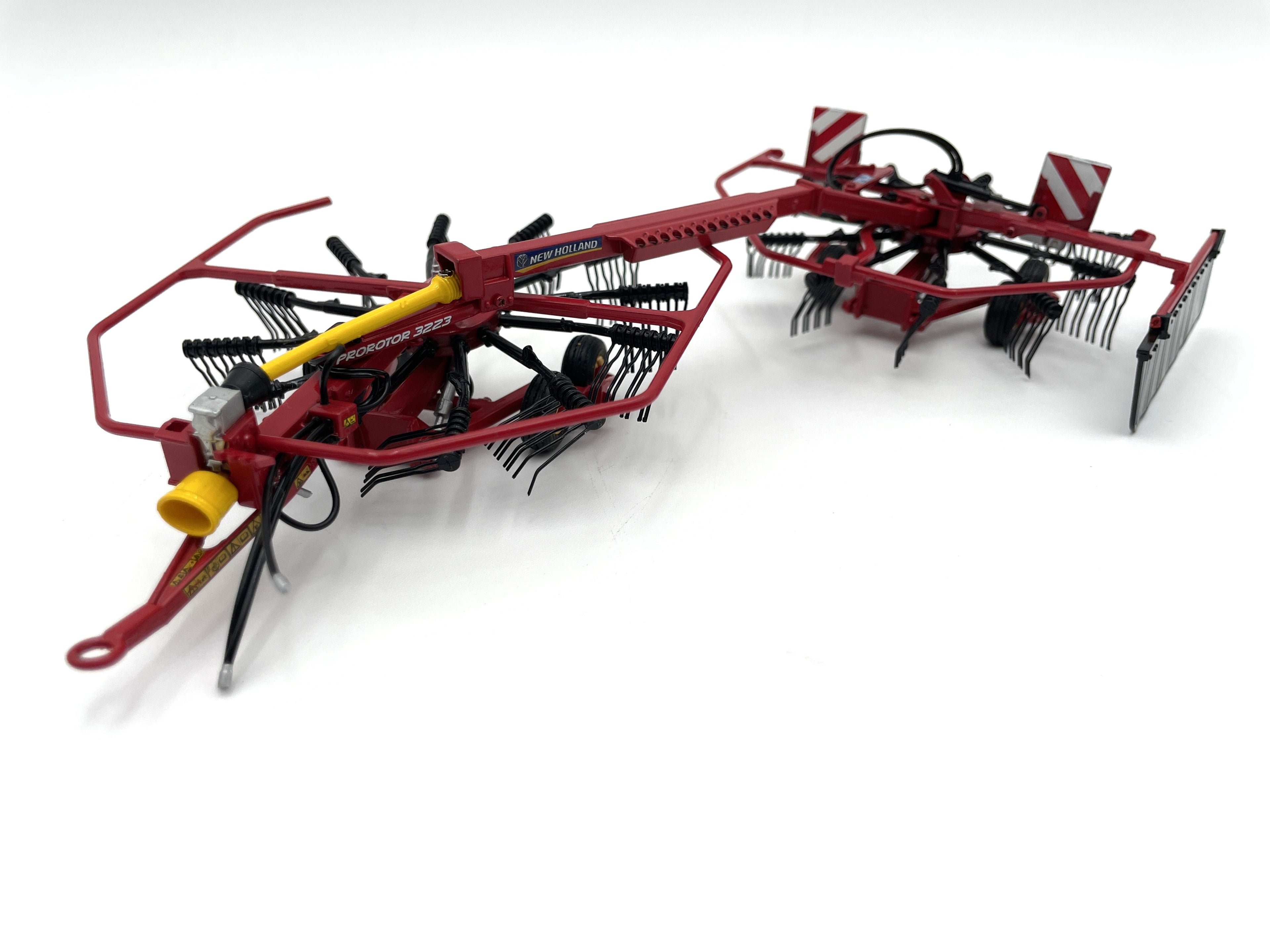 1/32 New Holland Pro Rotor 3223 Hay Teddier
