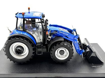 1/32 New Holland T5.120 with 655LU loader