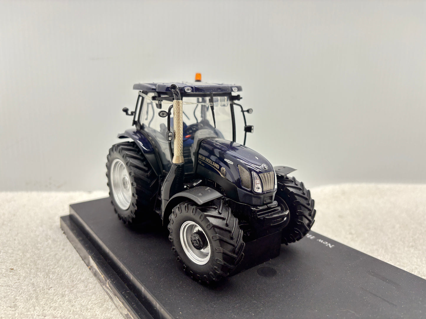 1/32 New Holland T6.160 Golden Jubilee