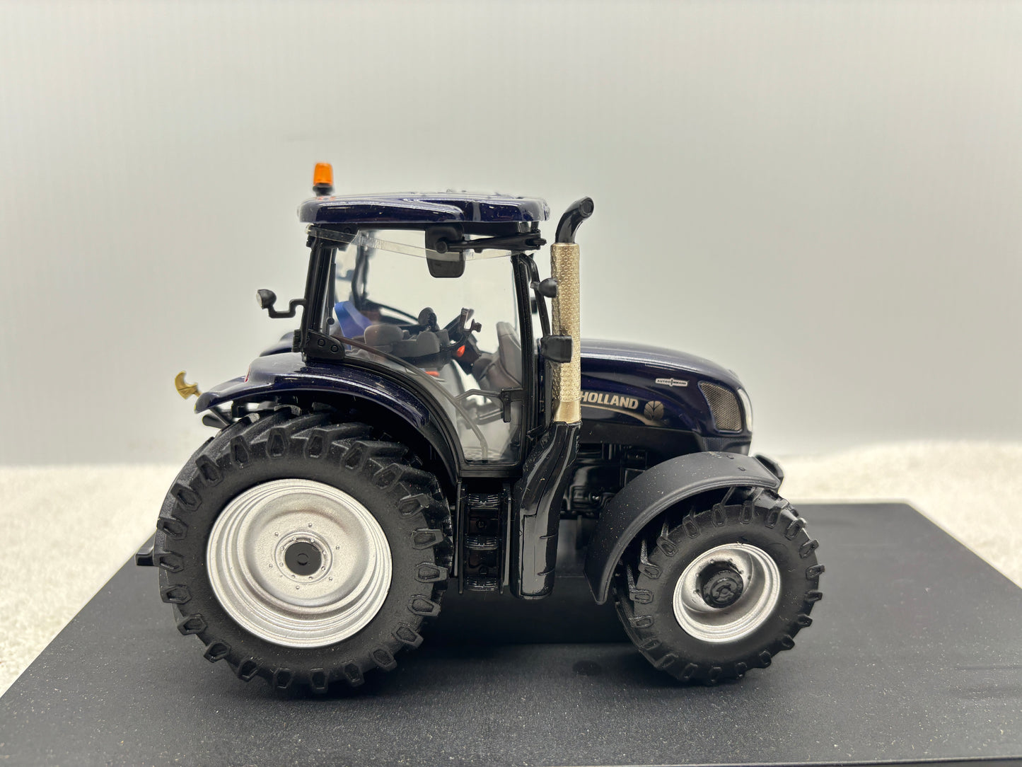 1/32 New Holland T6.160 Golden Jubilee