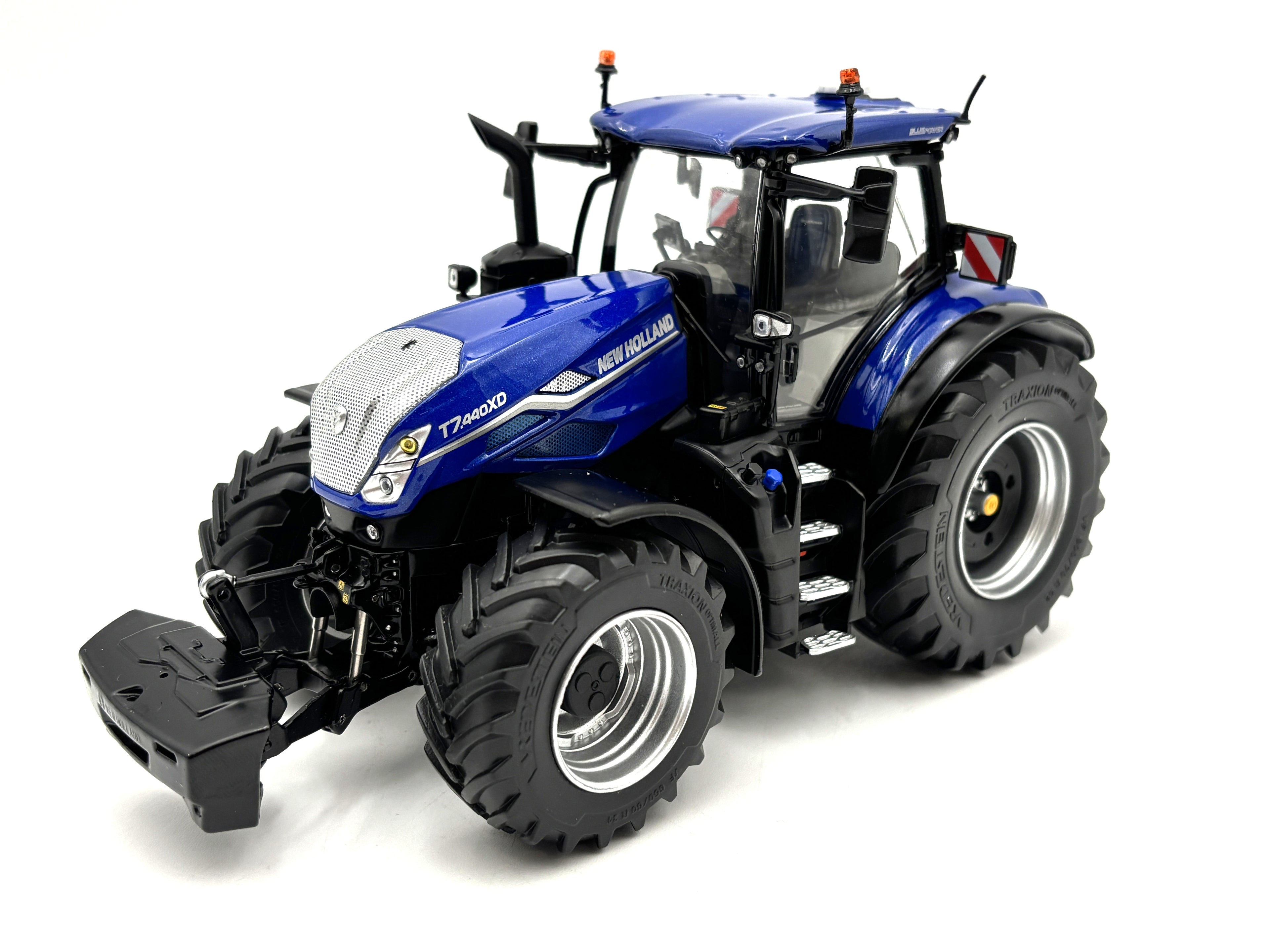 1/32 New Holland T7.440XD Blue Power