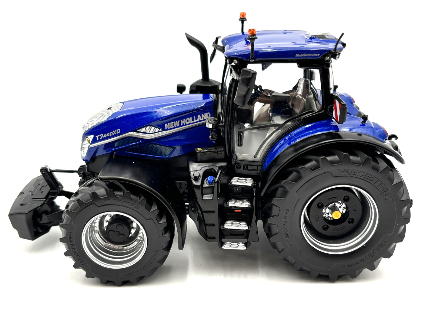 1/32 New Holland T7.440XD Blue Power