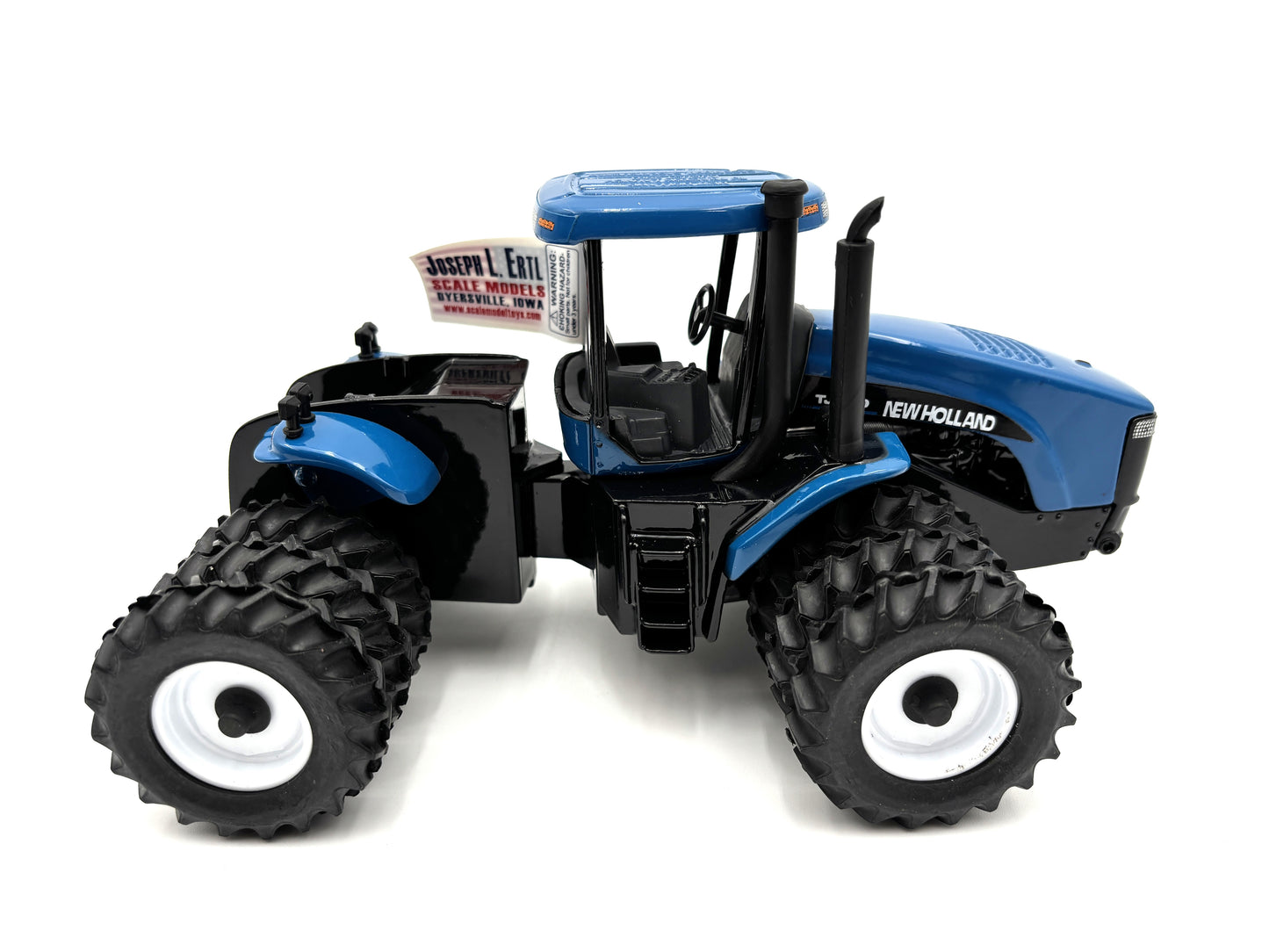 1/32 New Holland TJ 450 Dealer Launch