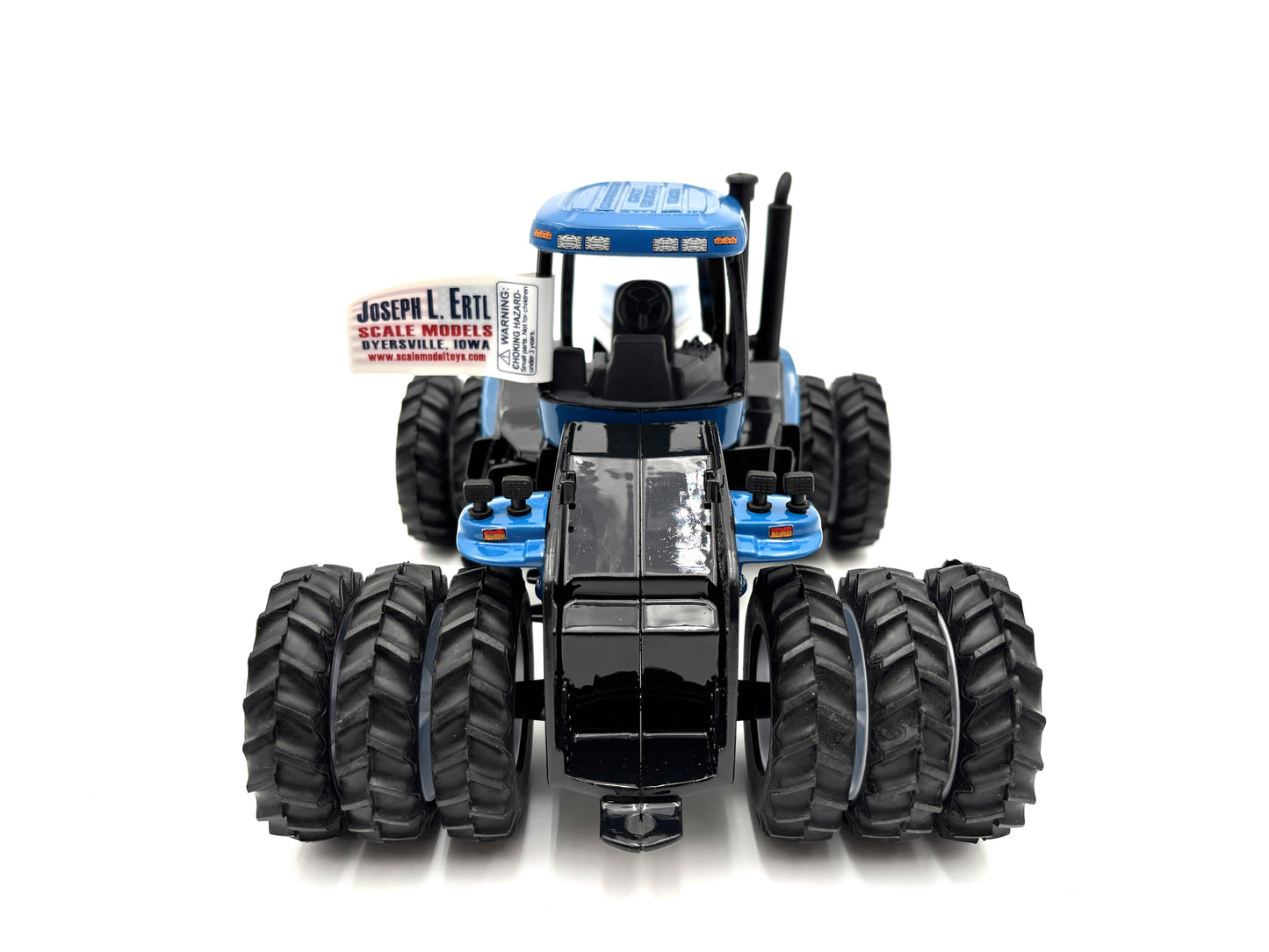 1/32 New Holland TJ 450 Dealer Launch