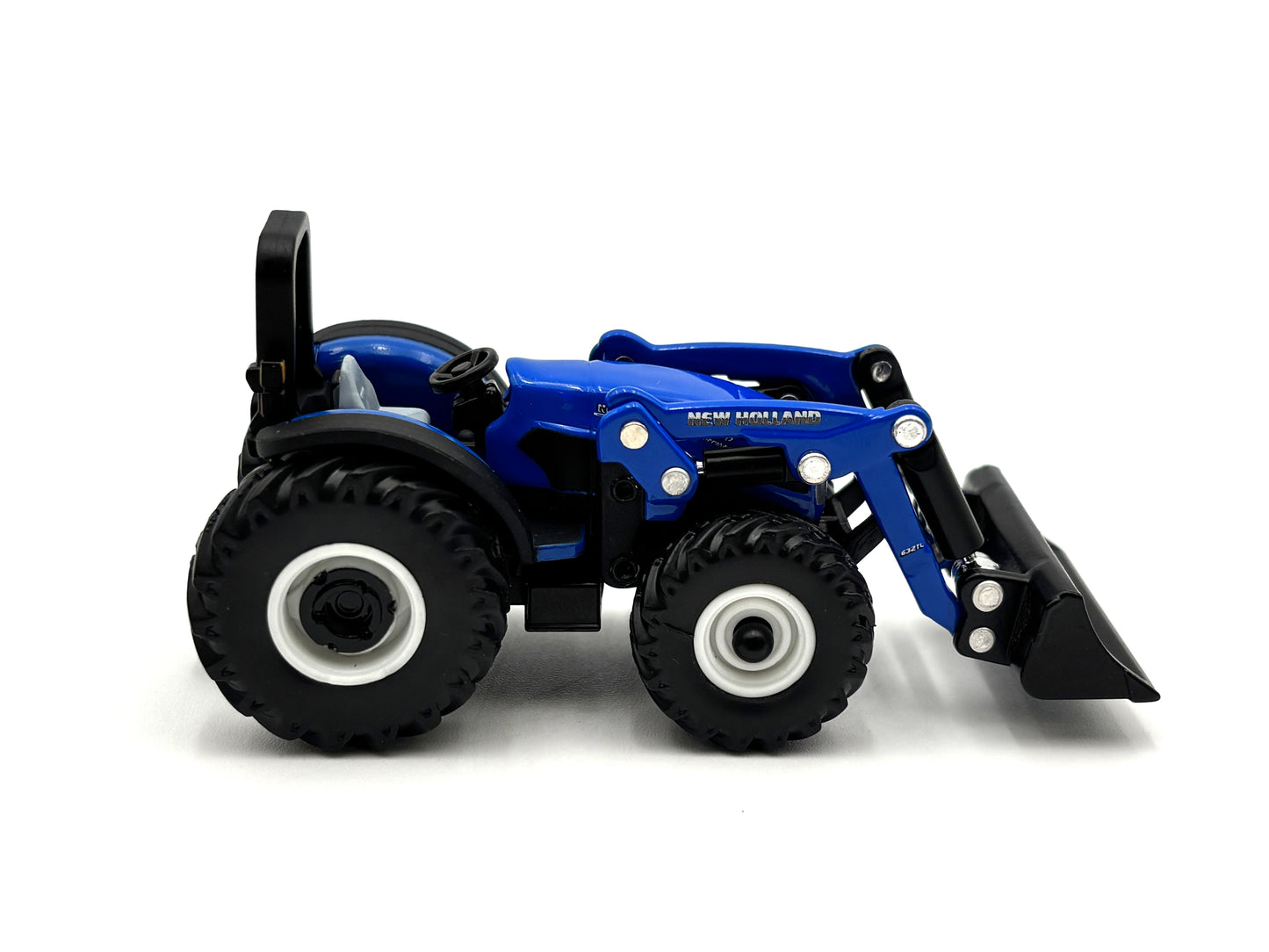 1/64 New Holland Workmaster 120 with loader
