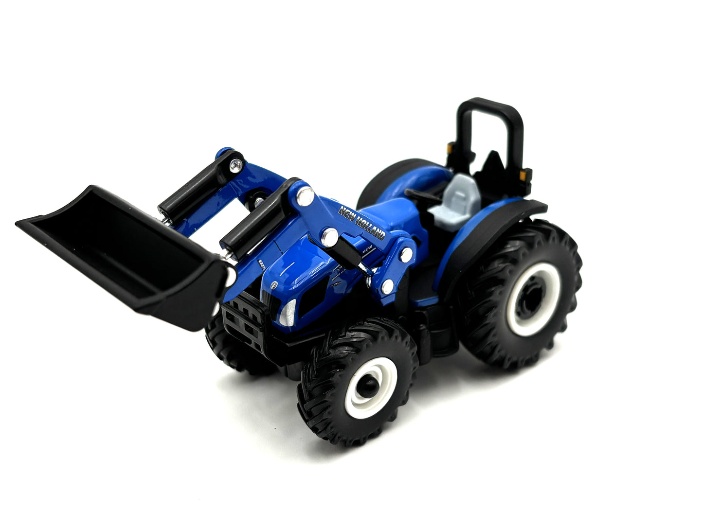 1/64 New Holland Workmaster 120 with loader