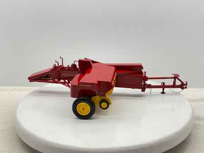 1/16 New Holland 273