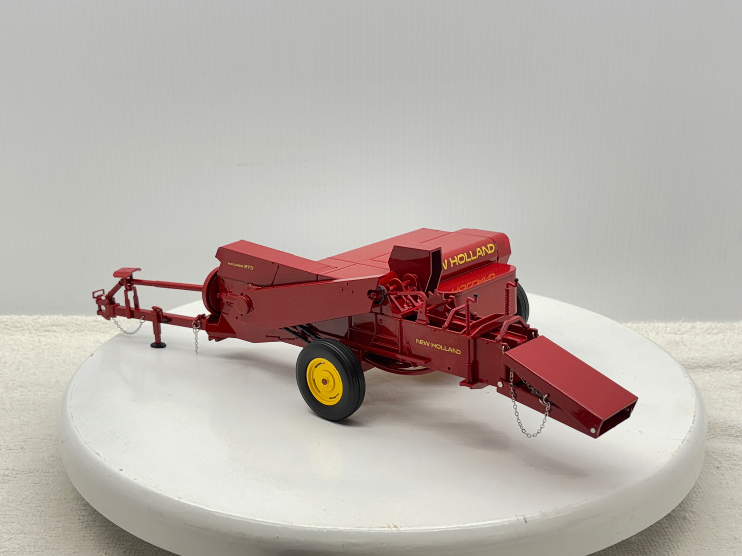 1/16 New Holland 273