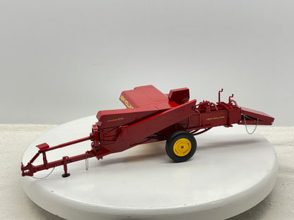 1/16 New Holland 273