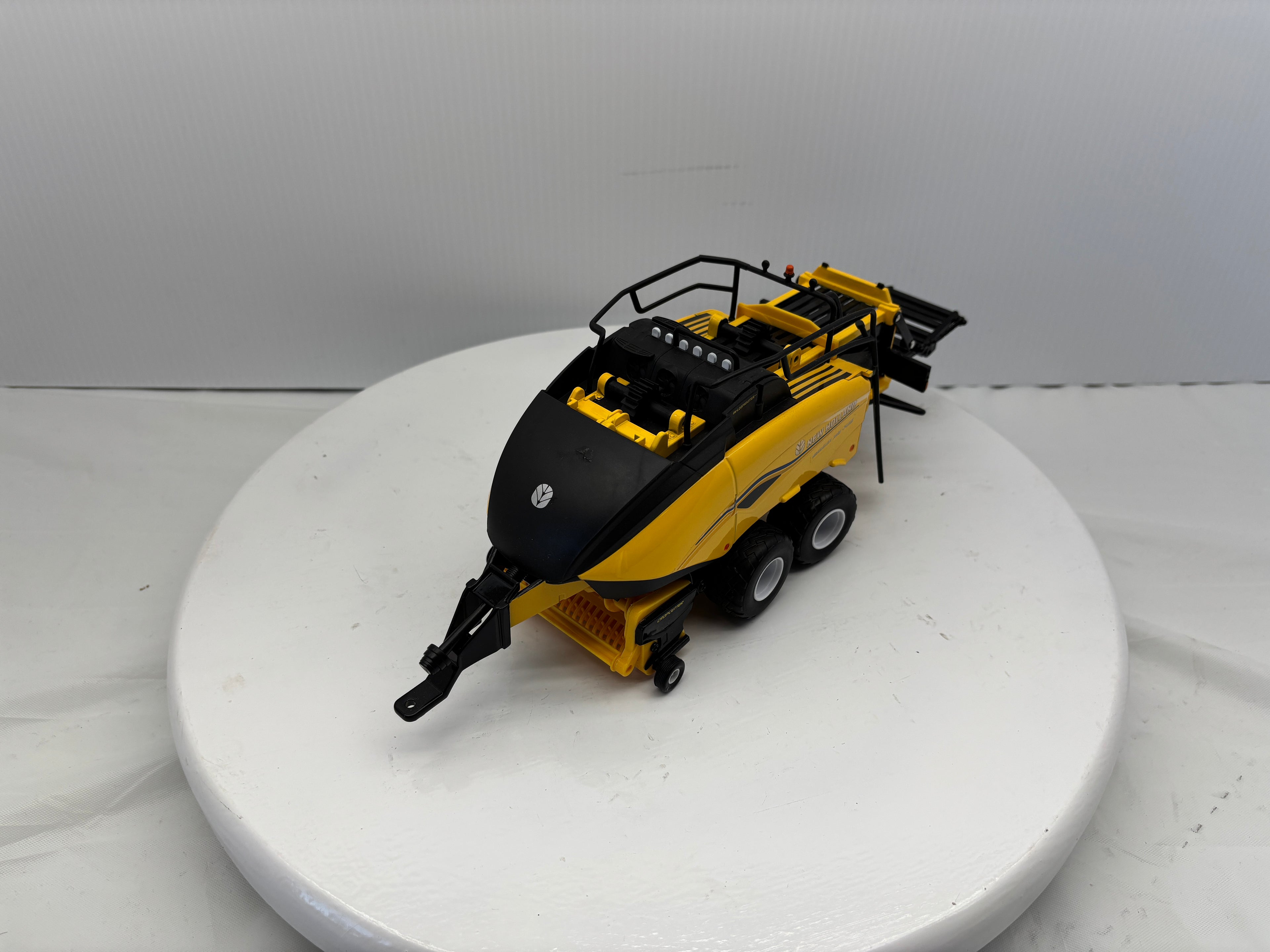1/32 New Holland 340 Yellow