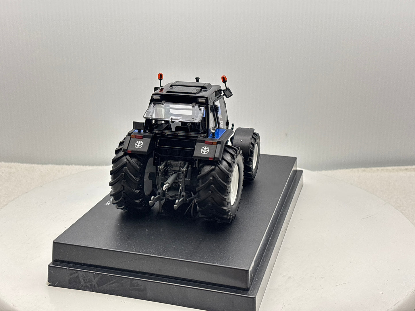 1/32 New Holland 8830