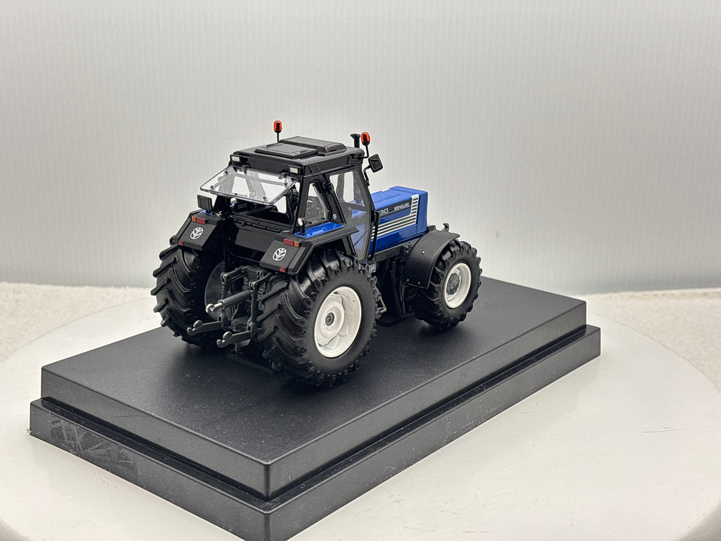 1/32 New Holland 8830