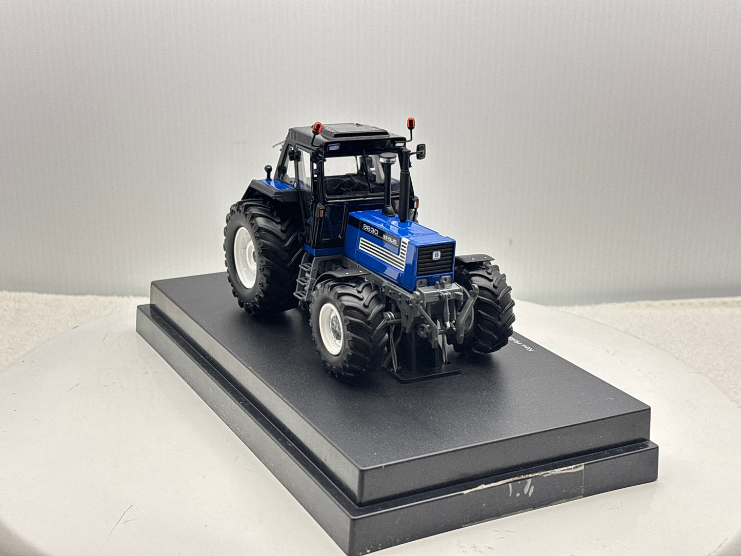 1/32 New Holland 8830