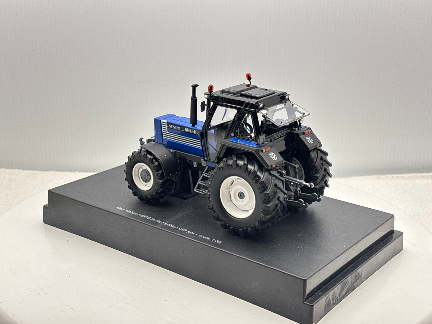 1/32 New Holland 8830
