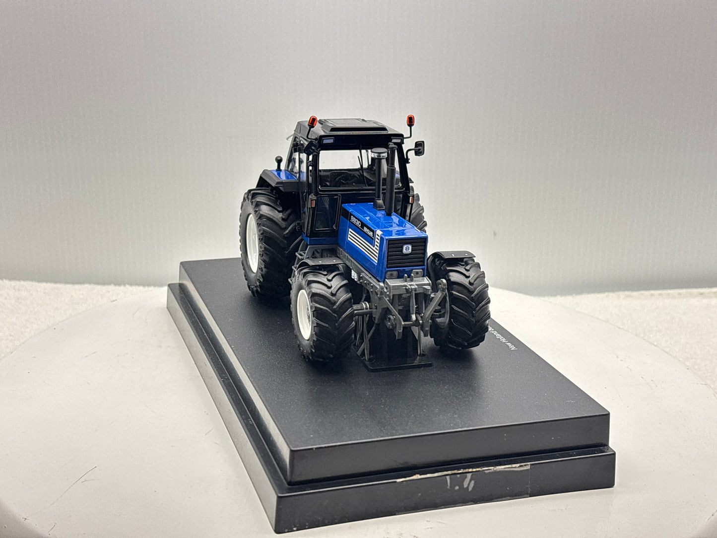 1/32 New Holland 8830