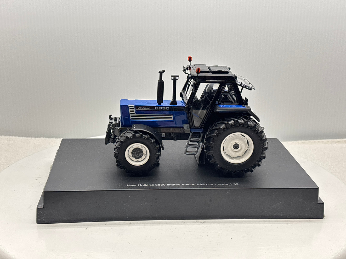 1/32 New Holland 8830