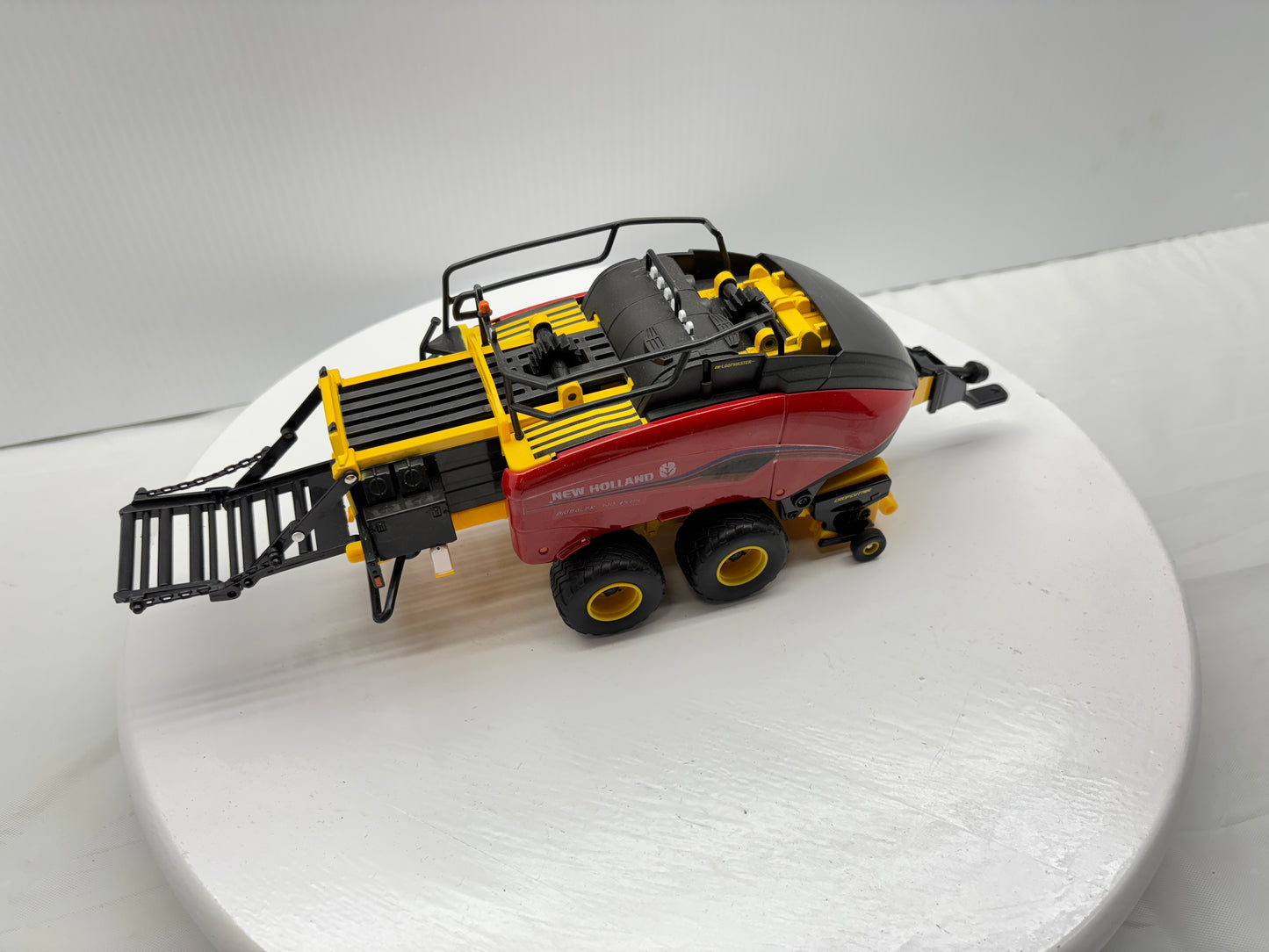 1/32 New Holland BigBaler Plus