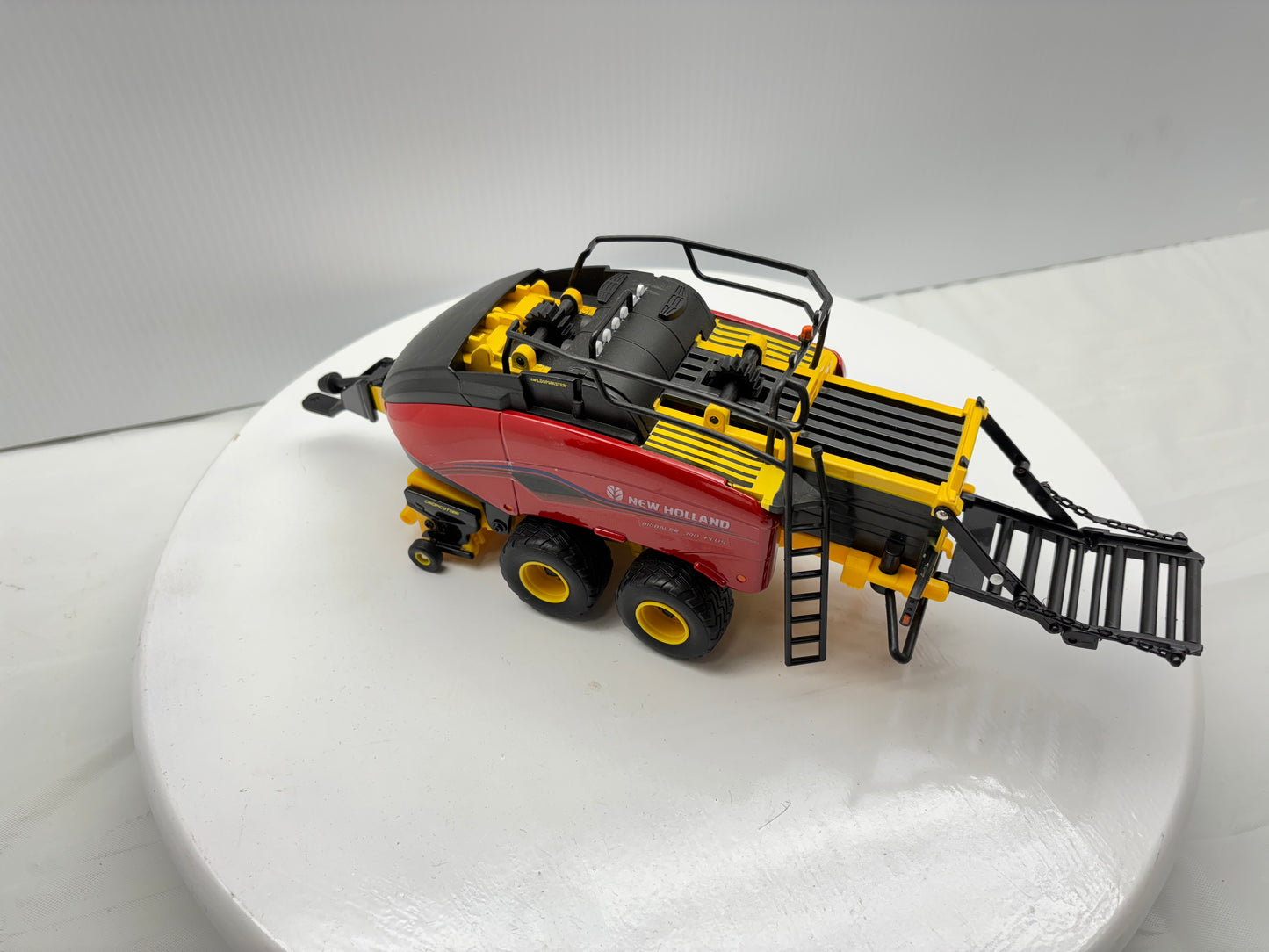 1/32 New Holland BigBaler Plus