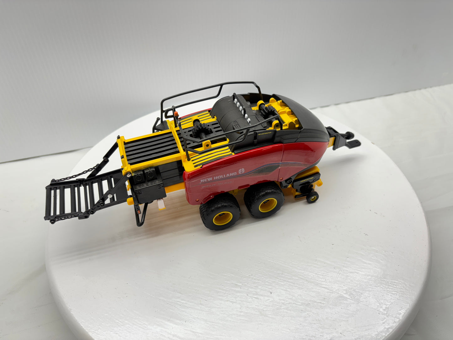 1/32 New Holland BigBaler Plus