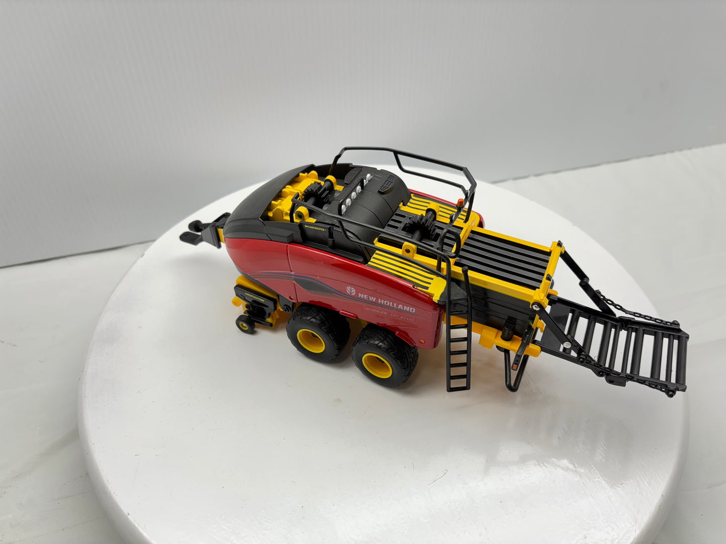 1/32 New Holland BigBaler Plus