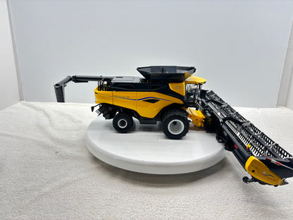 1/32 New Holland CR11 Duals