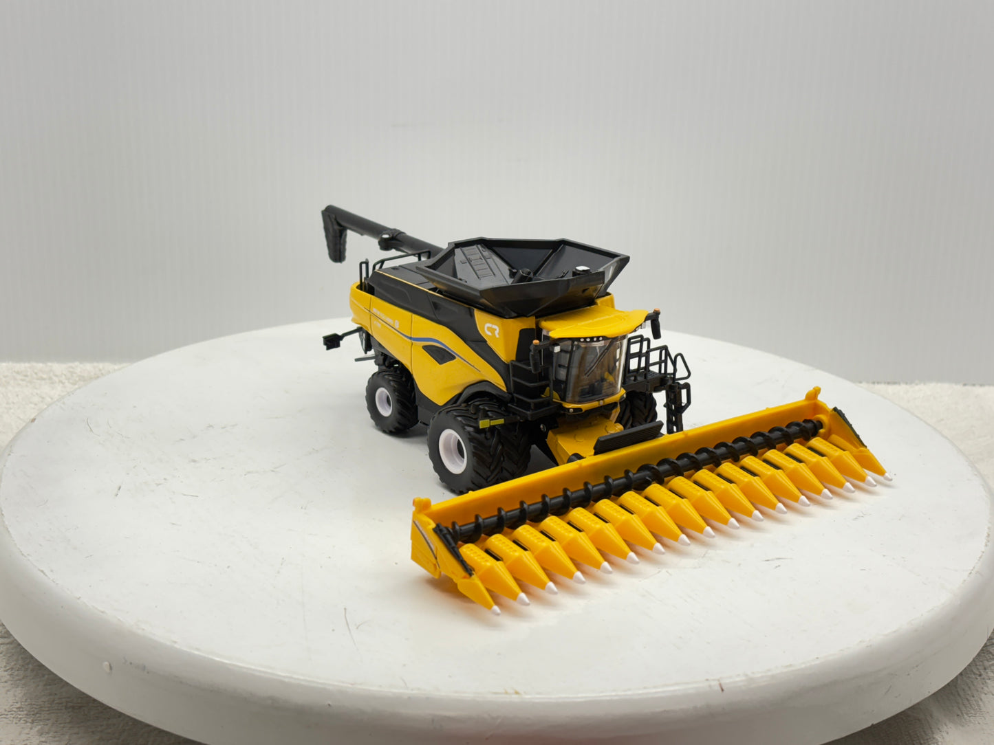 1/64 New Holland CR11 Prestige
