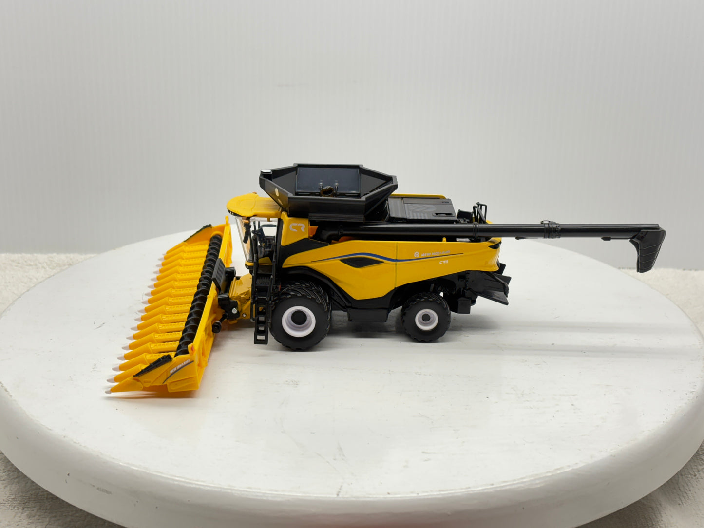 1/64 New Holland CR11 Prestige