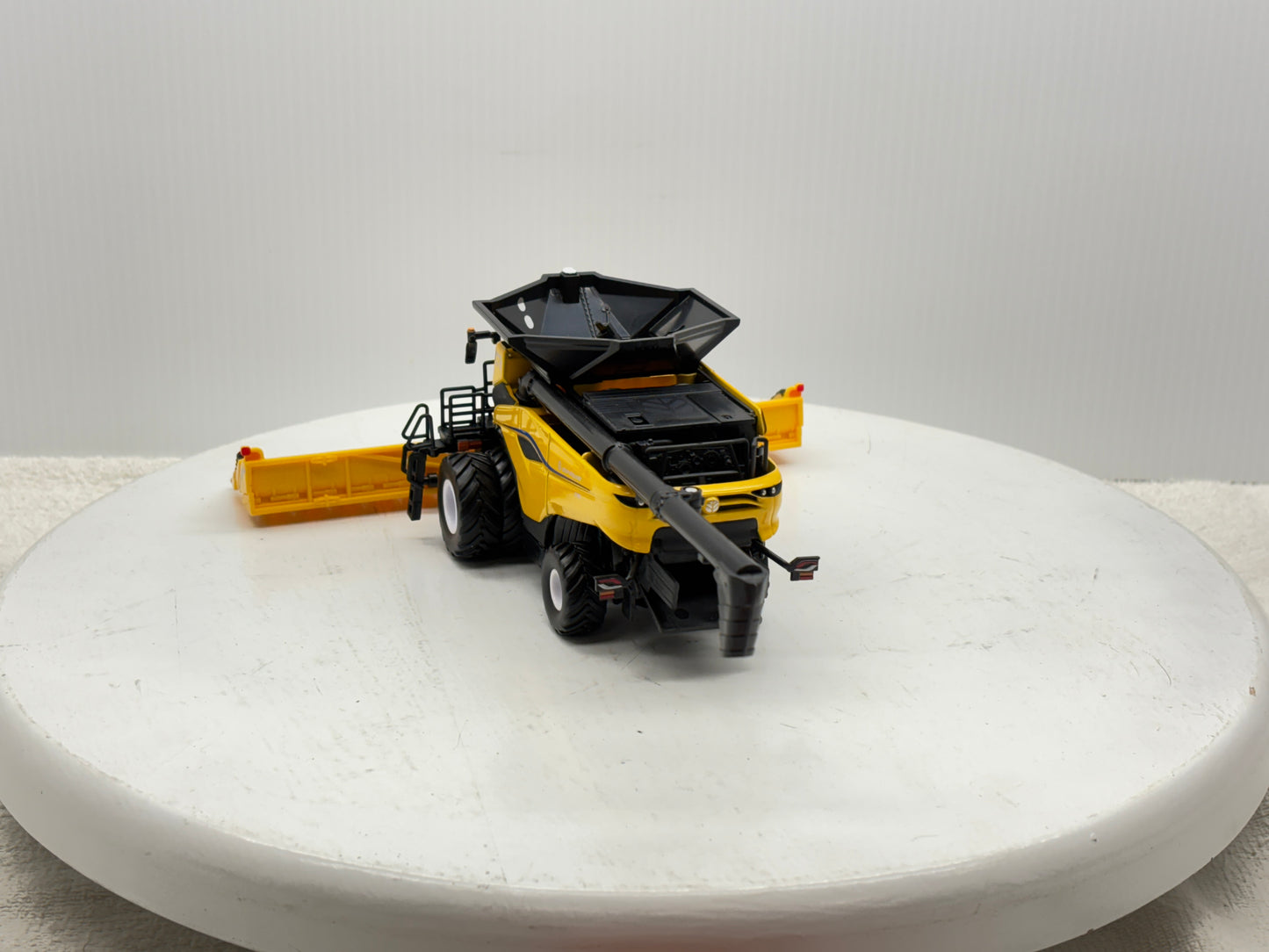 1/64 New Holland CR11 Prestige