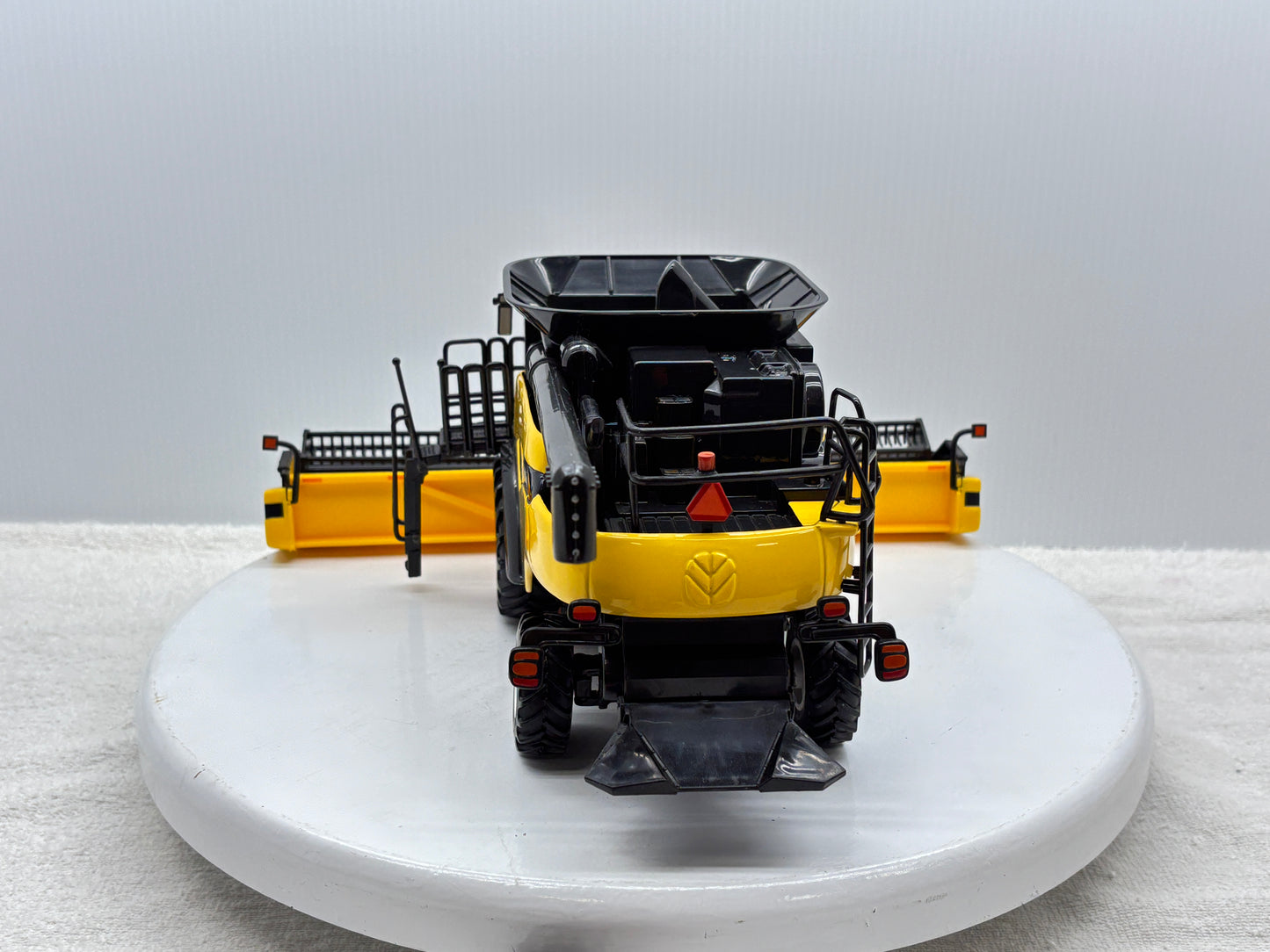 1/16 New Holland CR9060