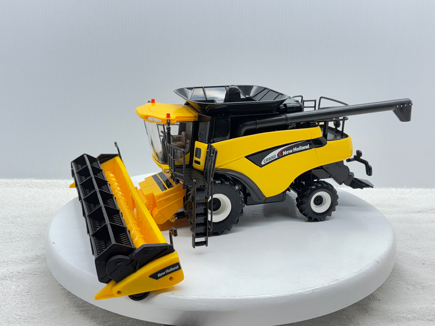 1/16 New Holland CR9060