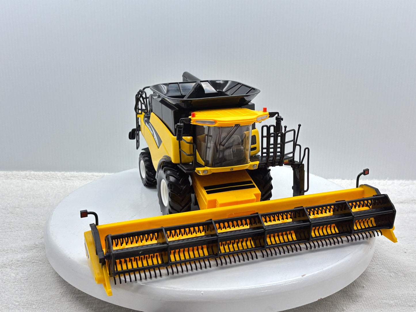 1/16 New Holland CR9060