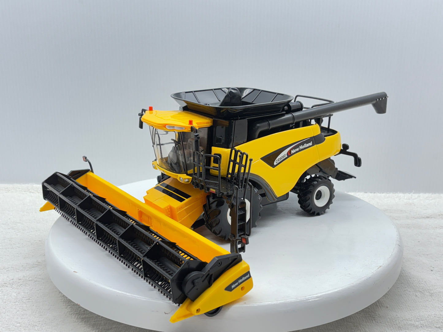 1/16 New Holland CR9060