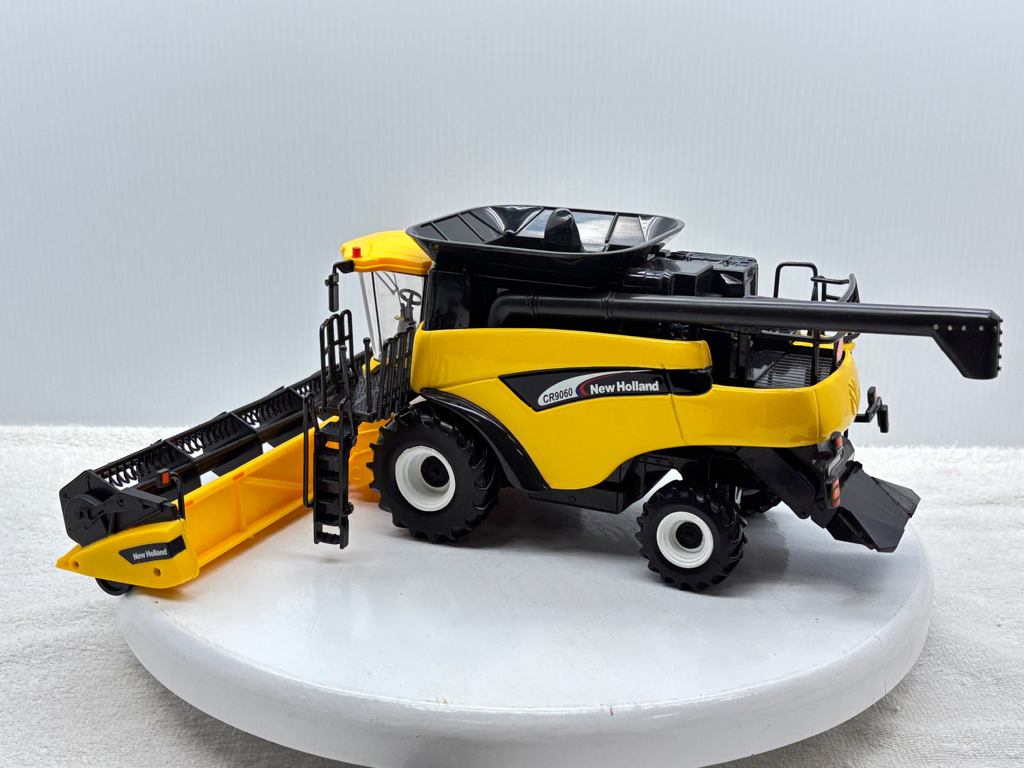 1/16 New Holland CR9060