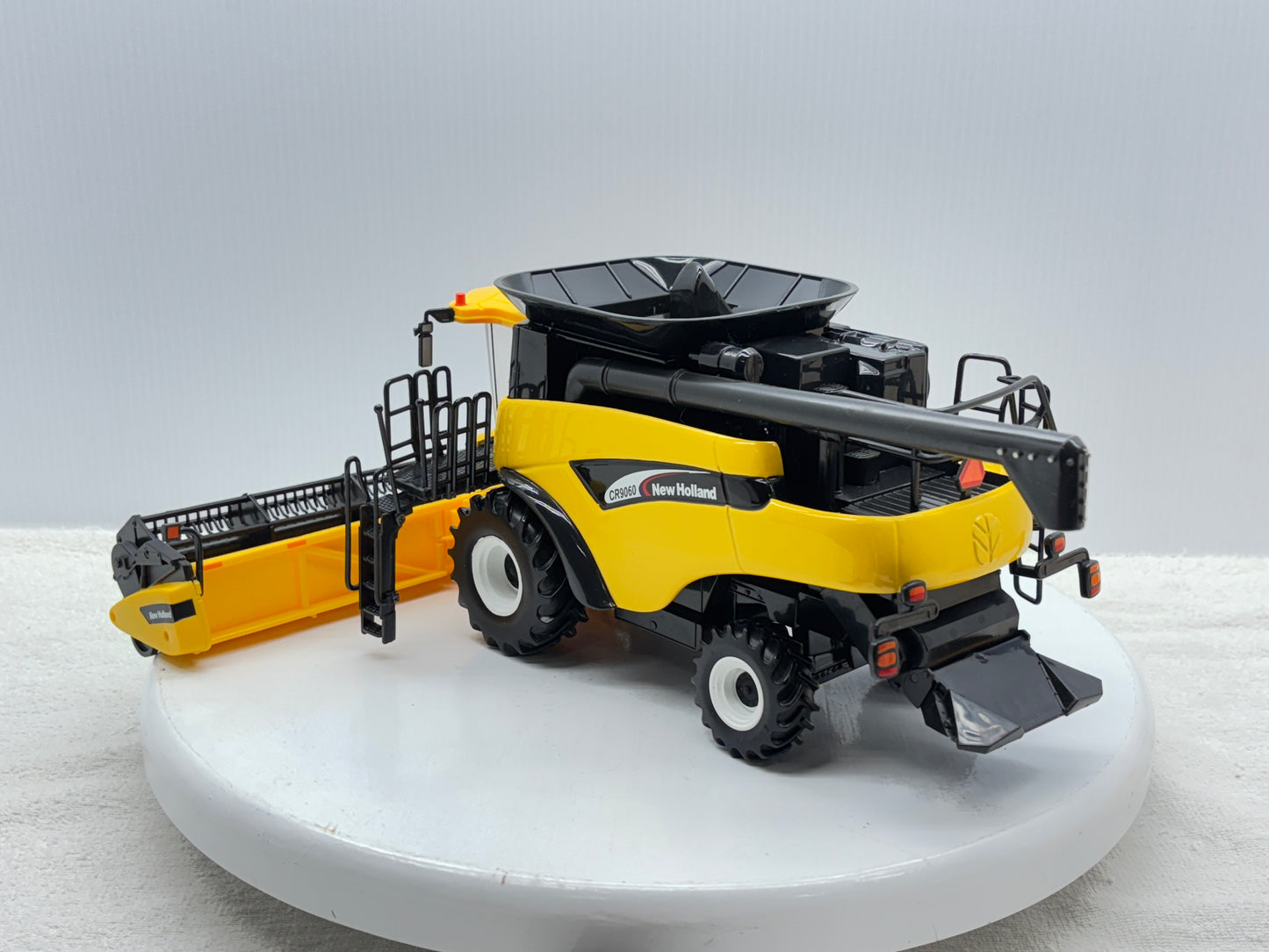 1/16 New Holland CR9060