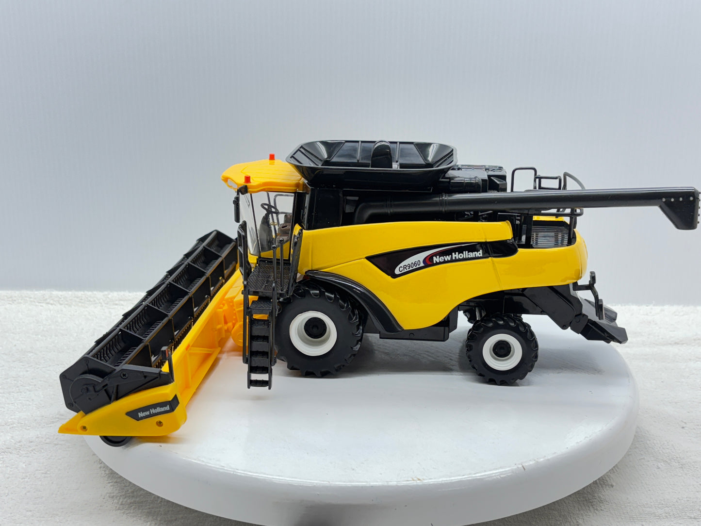 1/16 New Holland CR9060