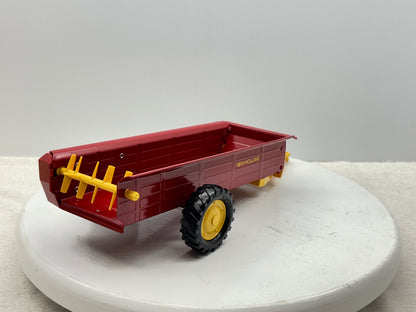 1/16 New Holland Manuve Spreader
