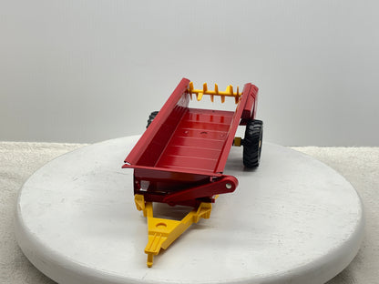 1/16 New Holland Manuve Spreader