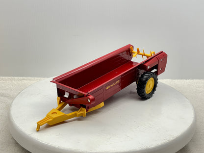 1/16 New Holland Manuve Spreader
