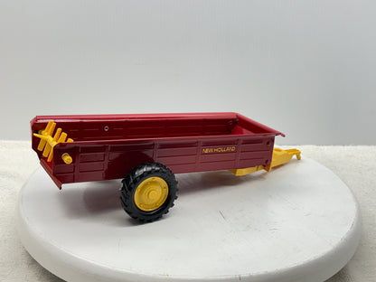 1/16 New Holland Manuve Spreader