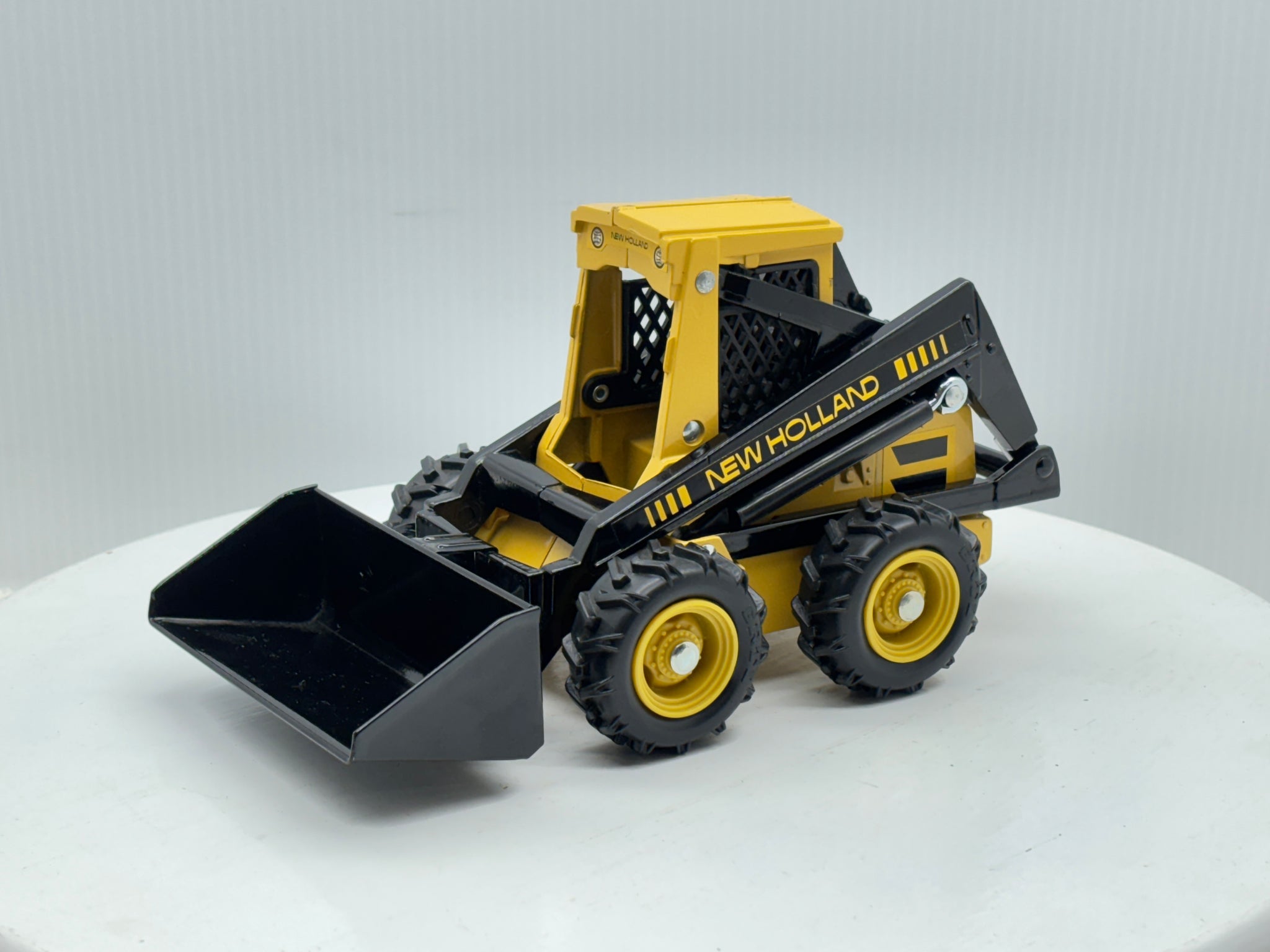 1/16 New Holland Skid-Steer