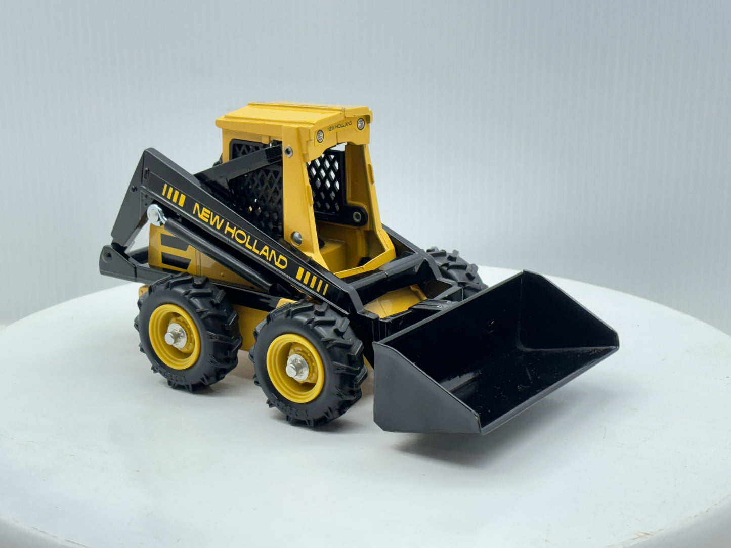 1/16 New Holland Skid-Steer
