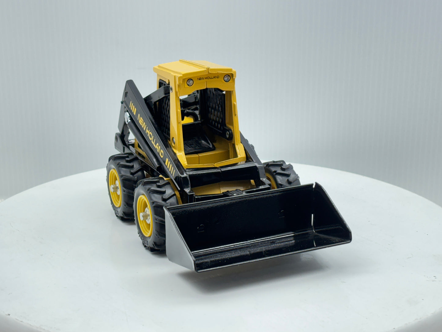 1/16 New Holland Skid-Steer