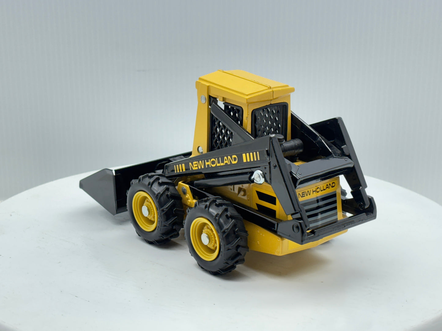 1/16 New Holland Skid-Steer