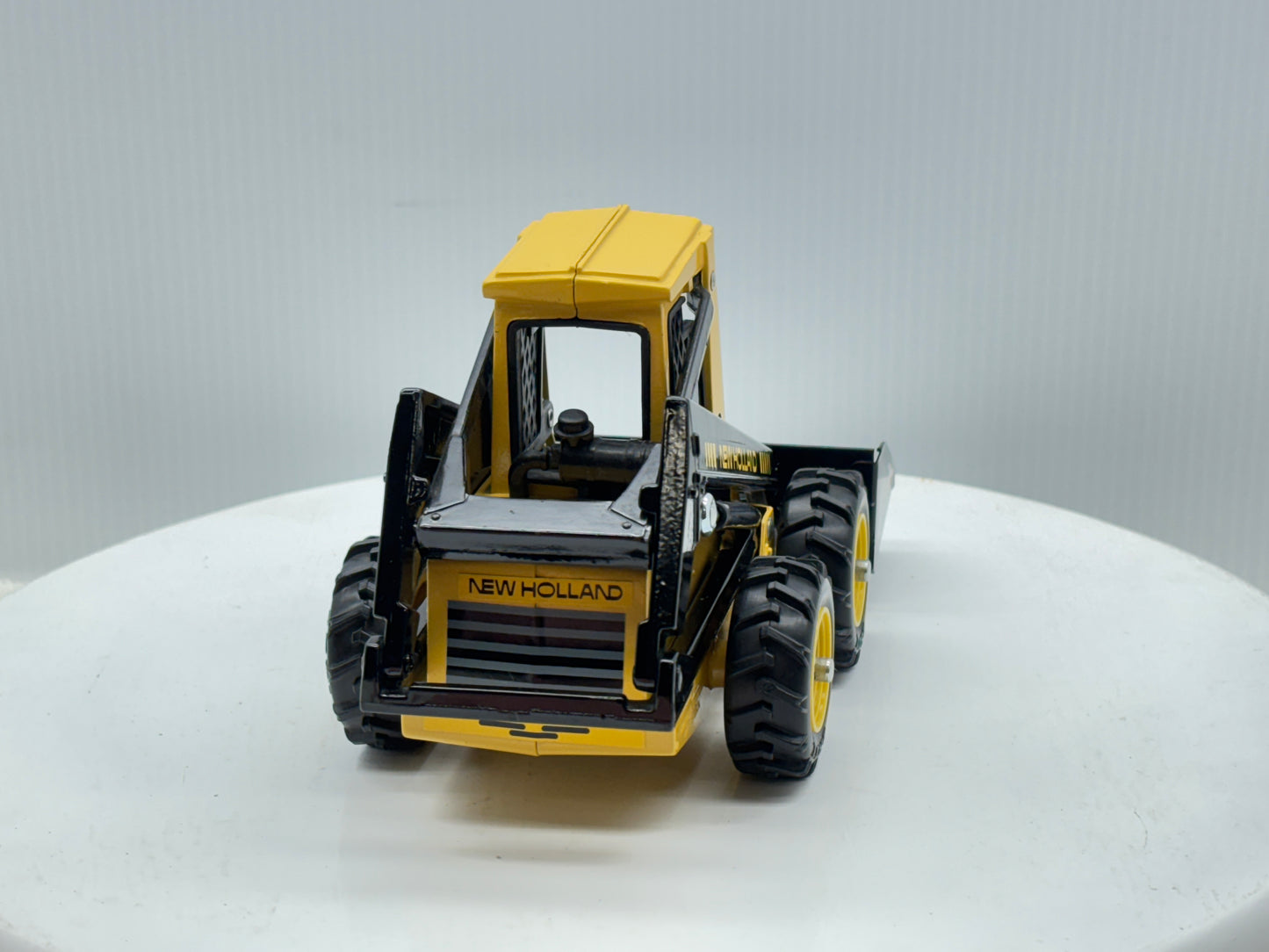 1/16 New Holland Skid-Steer