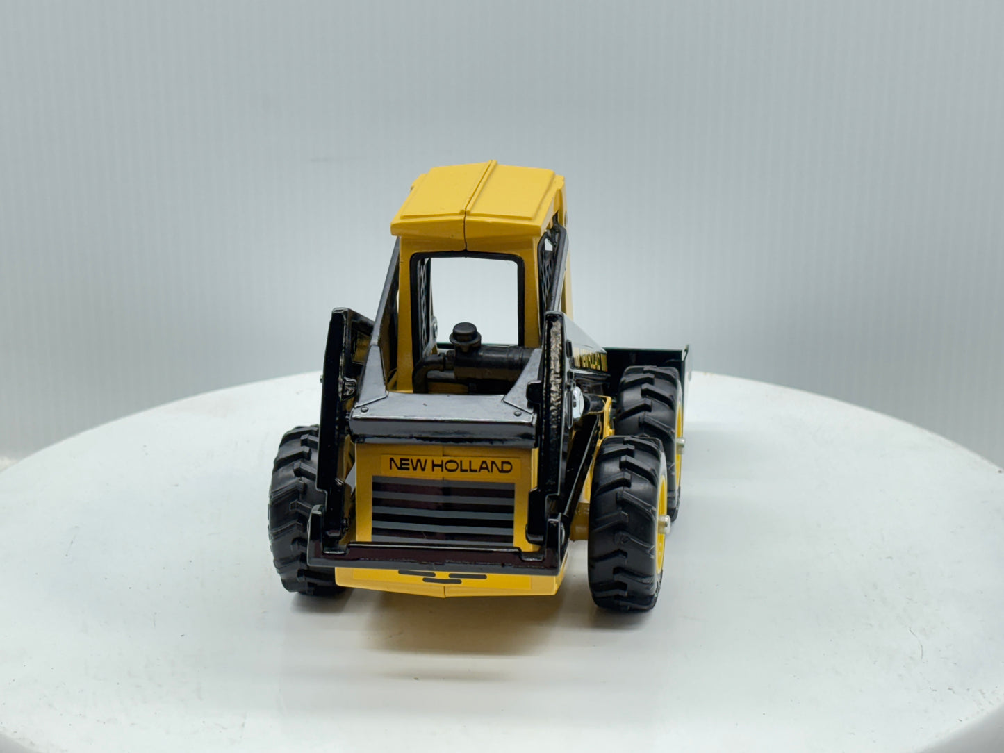 1/16 New Holland Skid-Steer