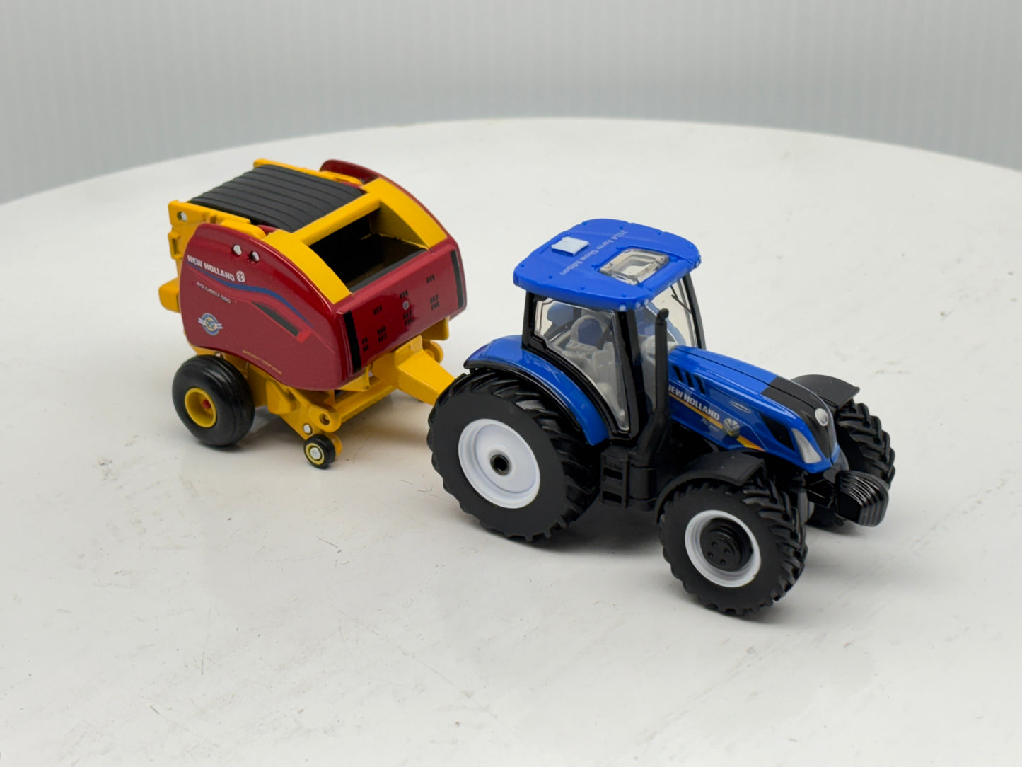 1/64 New Holland T6.180 - Roll-Belt 560