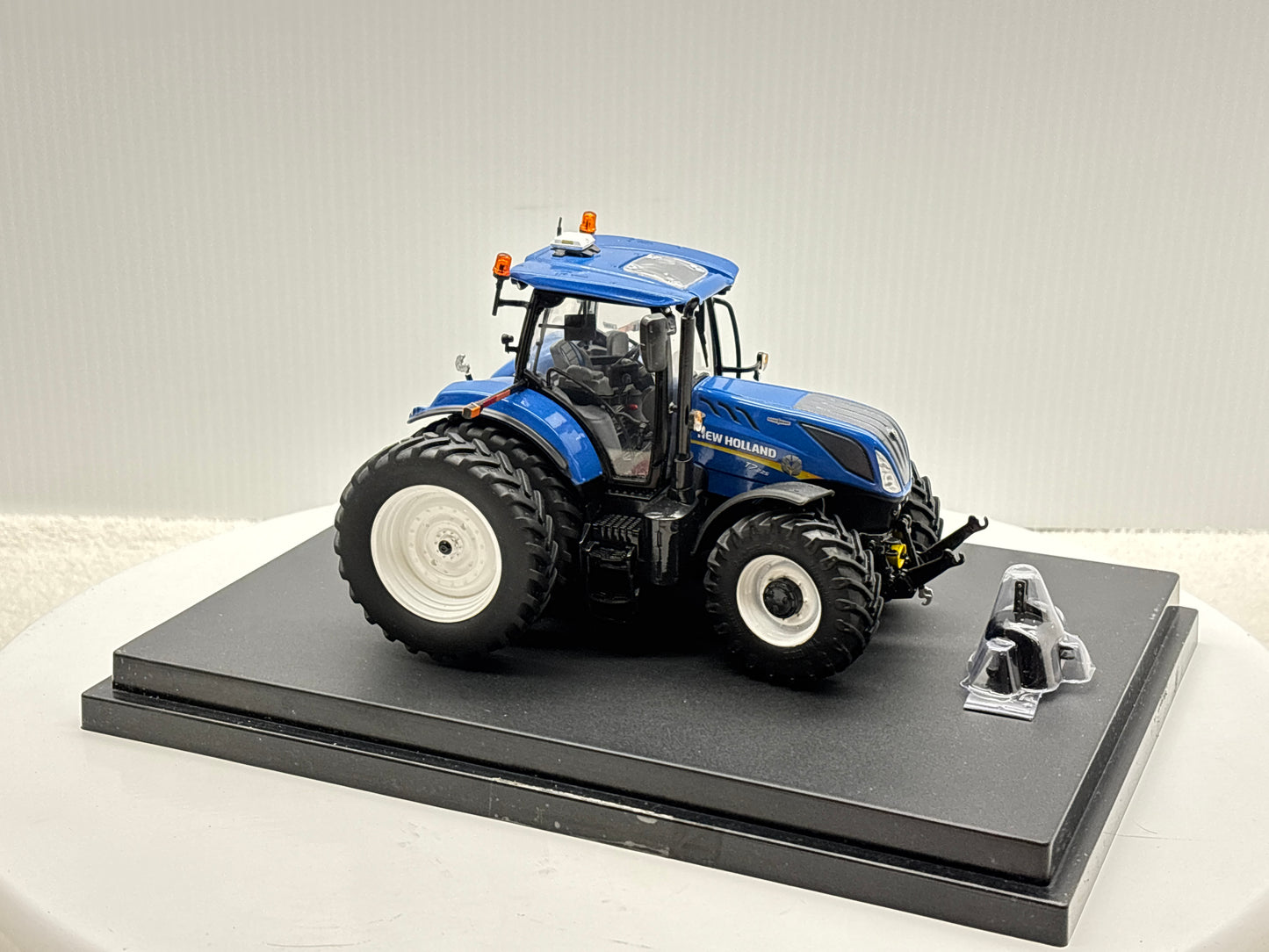 1/32 New Holland T7.225