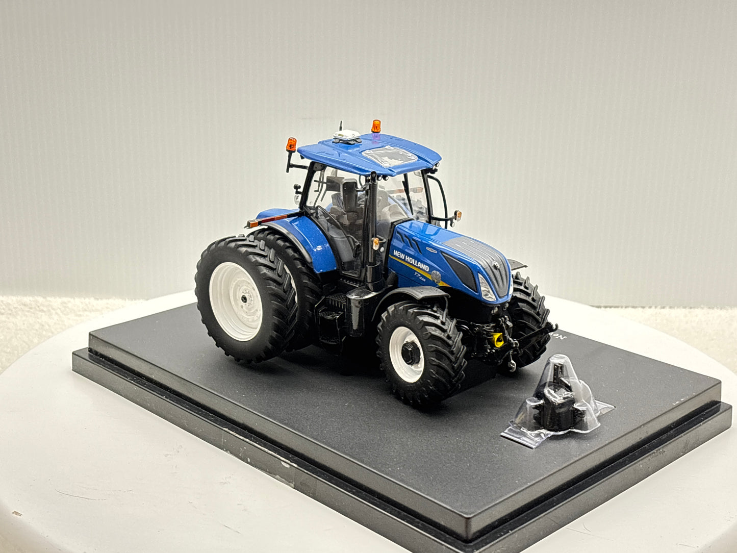 1/32 New Holland T7.225