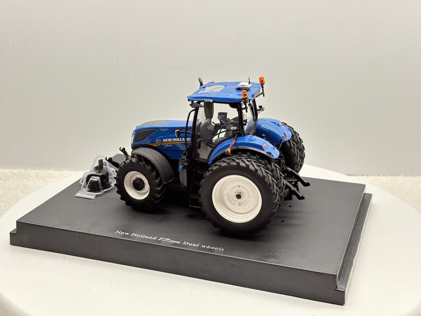 1/32 New Holland T7.225