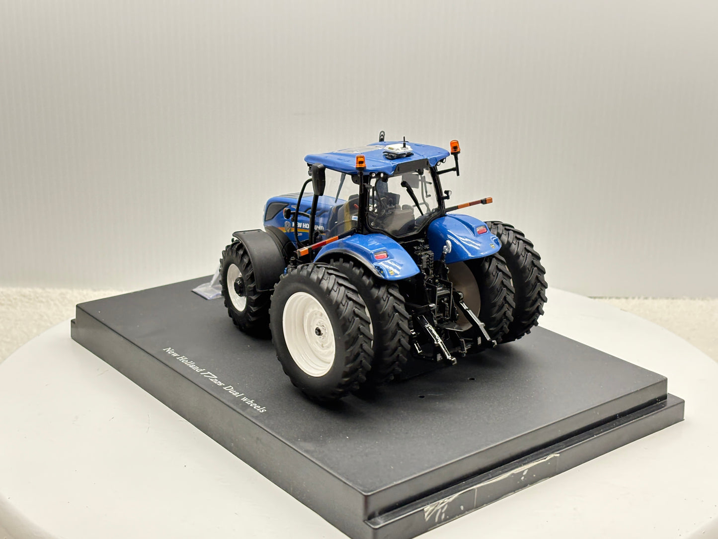 1/32 New Holland T7.225